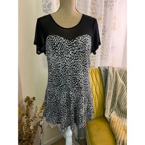 Torrid Women's Blouse Size 0 Black & White Animal Print Short Sleeve Top